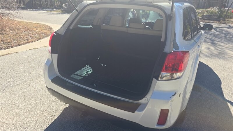 Subaru Outback 3.6R Limited Vehicle Image 13