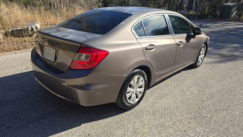 Honda Civic LX Vehicle Image 6