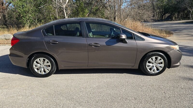 Honda Civic LX Vehicle Image 7