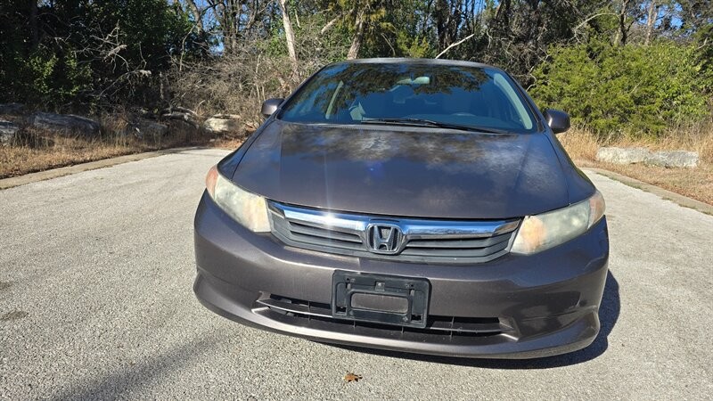 Honda Civic LX Vehicle Image 9