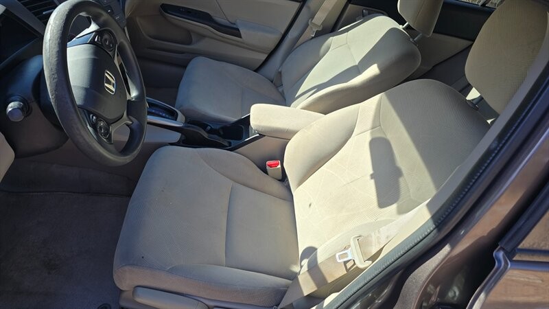 Honda Civic LX Vehicle Image 10