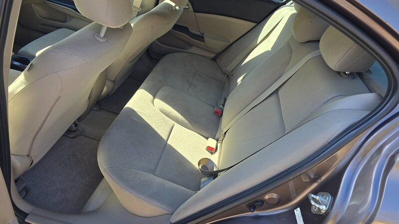 Honda Civic LX Vehicle Image 11