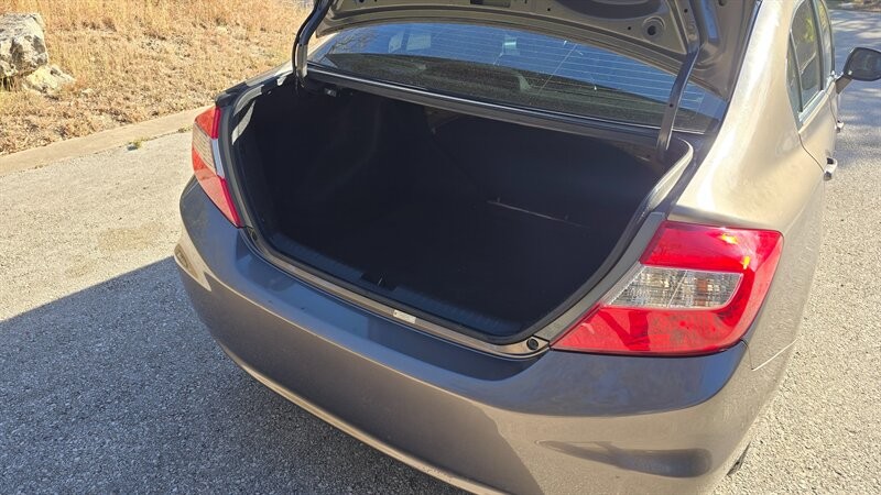 Honda Civic LX Vehicle Image 13