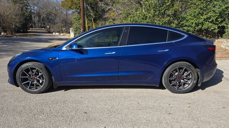 Tesla Model 3 Standard Range Plus Vehicle Image 3