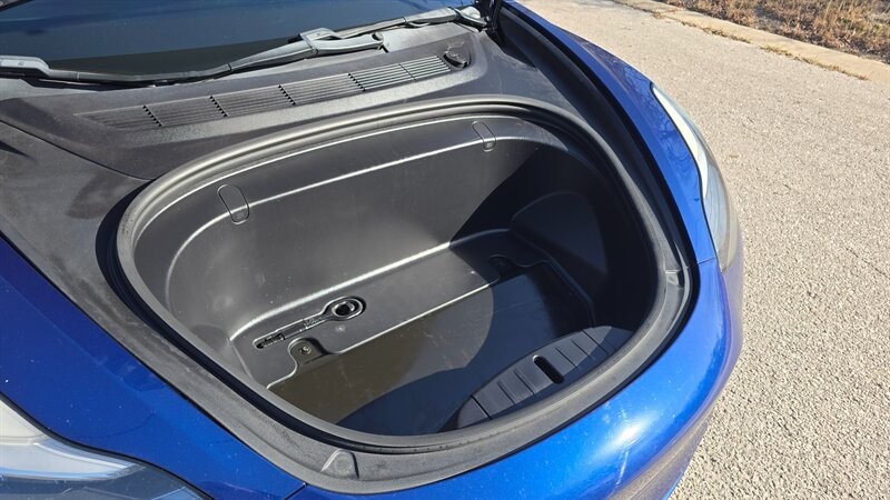 Tesla Model 3 Standard Range Plus Vehicle Image 14