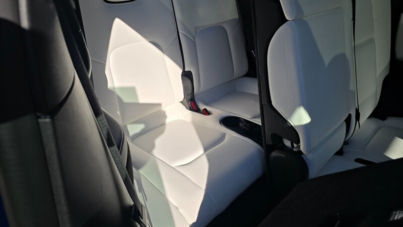 Tesla Model Y Vehicle Full-screen Gallery Image 13