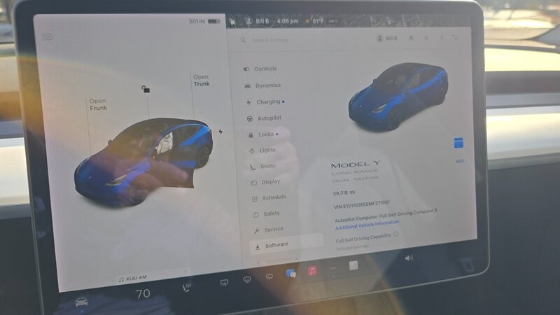 Tesla Model Y Vehicle Full-screen Gallery Image 15