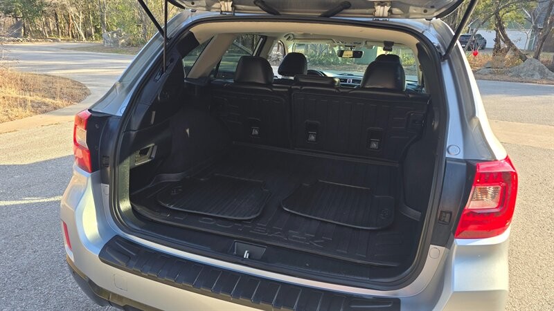 Subaru Outback Vehicle Image 13