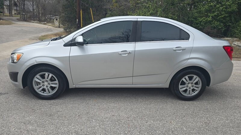 Chevrolet Sonic Vehicle Image 3