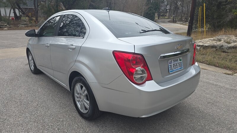 Chevrolet Sonic Vehicle Image 4