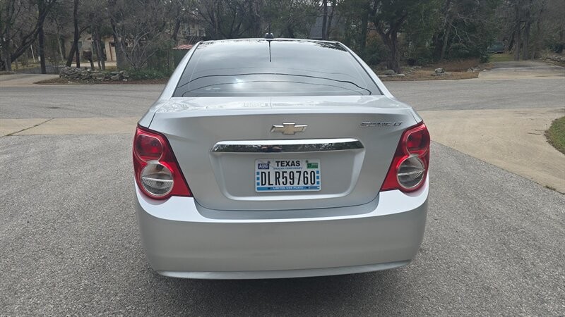 Chevrolet Sonic Vehicle Image 5