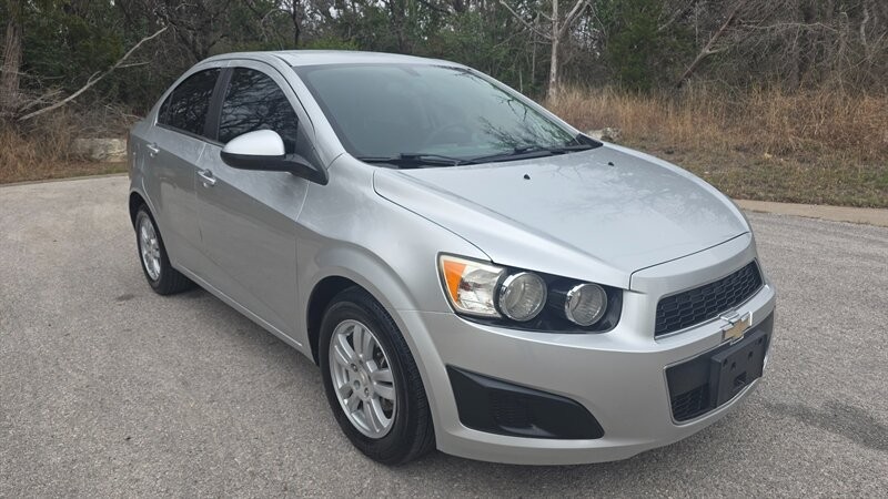 Chevrolet Sonic Vehicle Image 8
