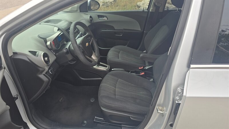 Chevrolet Sonic Vehicle Image 10