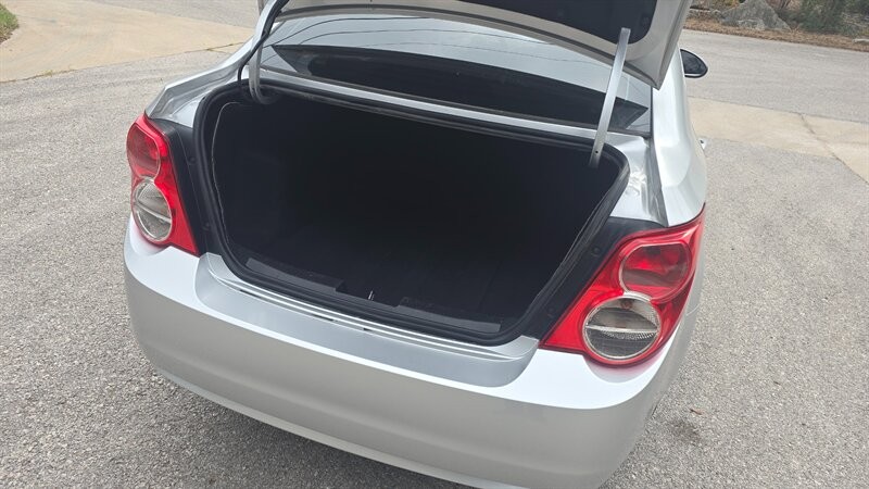 Chevrolet Sonic Vehicle Image 13