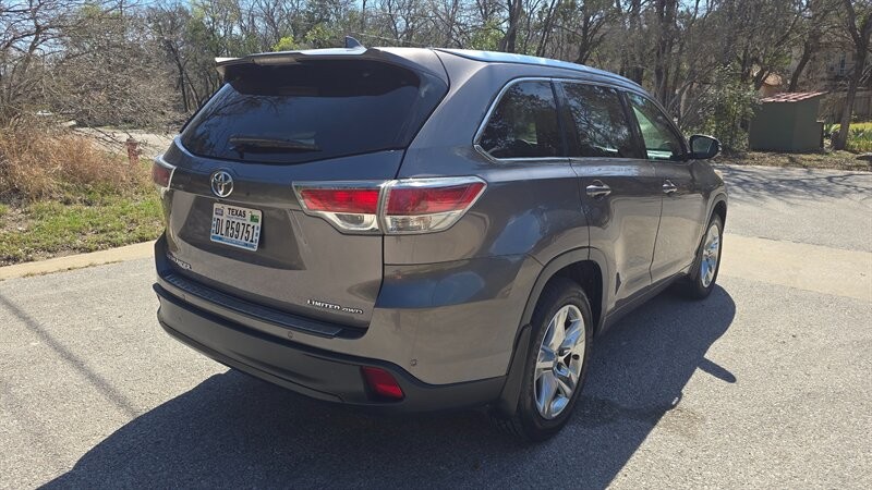 Toyota Highlander Vehicle Image 6