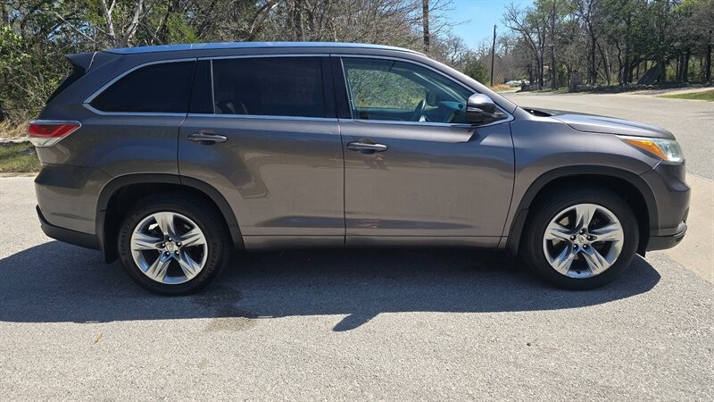 Toyota Highlander Vehicle Image 7