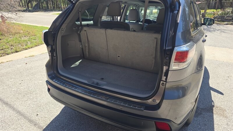 Toyota Highlander Vehicle Image 13