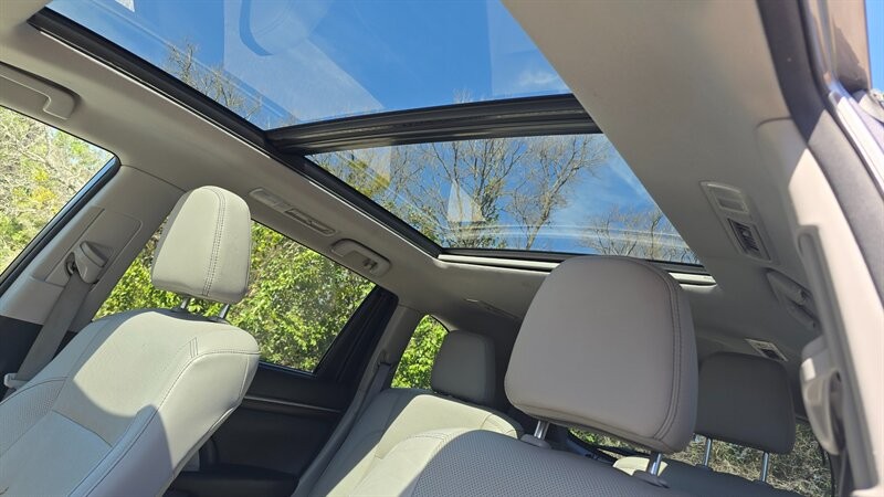 Toyota Highlander Vehicle Image 14