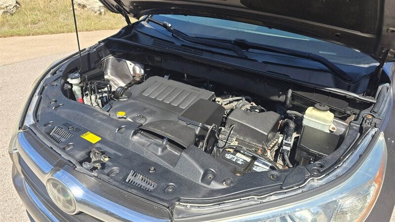 Toyota Highlander Vehicle Image 15