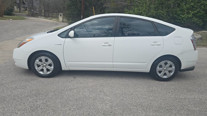 Toyota Prius Vehicle Image 3