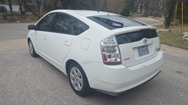 Toyota Prius Vehicle Image 4