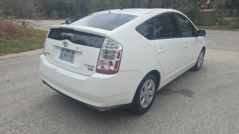 Toyota Prius Vehicle Image 6