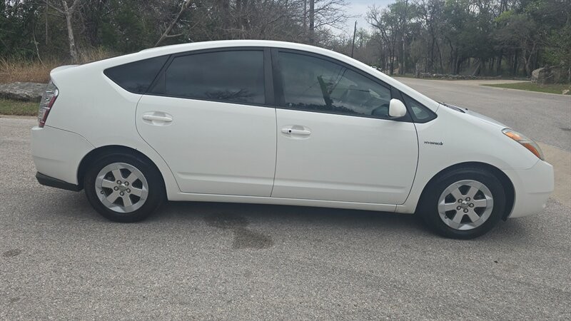 Toyota Prius Vehicle Image 7