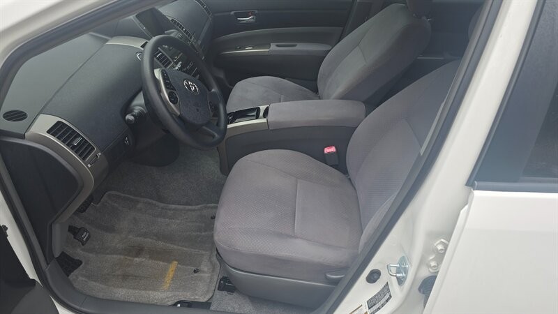 Toyota Prius Vehicle Image 10