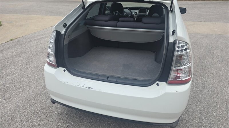 Toyota Prius Vehicle Image 13