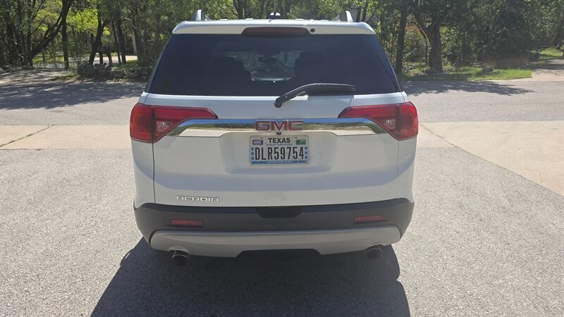 GMC Acadia Vehicle Image 5