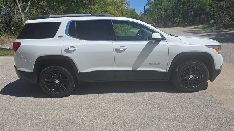 GMC Acadia Vehicle Image 7