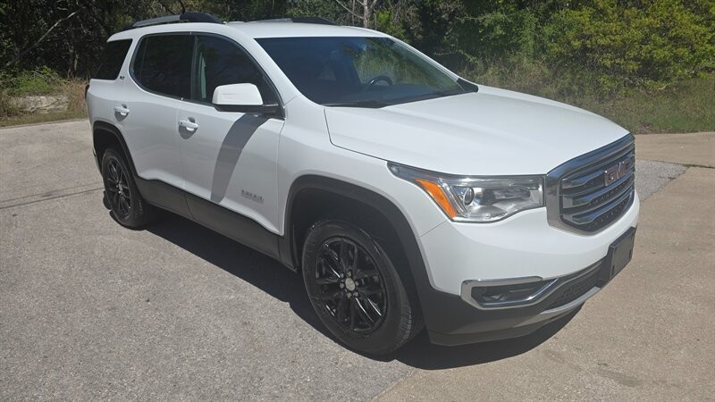 GMC Acadia Vehicle Image 8