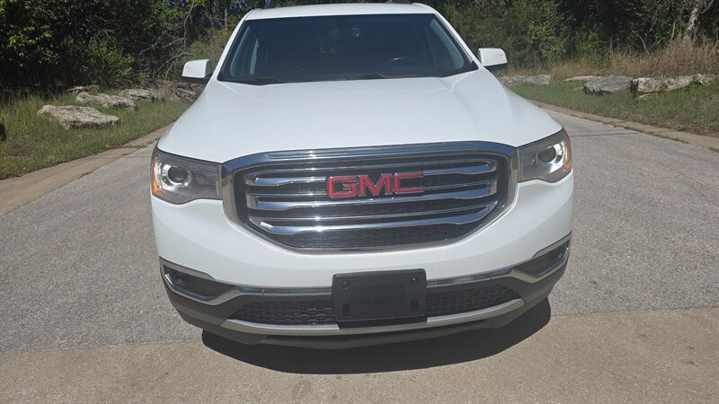 GMC Acadia Vehicle Image 9