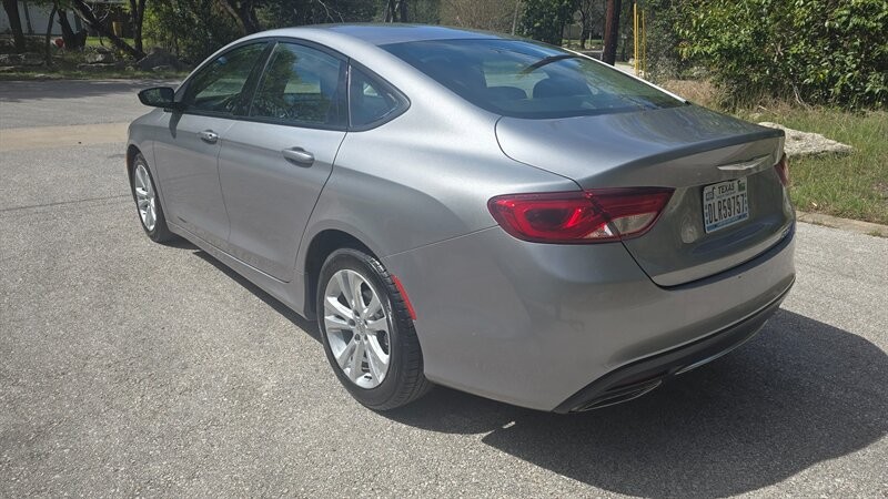 Chrysler 200 Vehicle Image 4