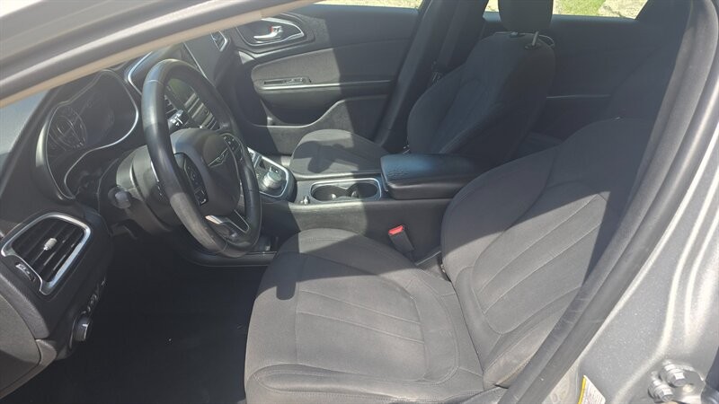 Chrysler 200 Vehicle Image 10