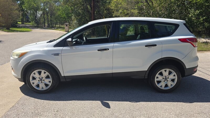 Ford Escape Vehicle Image 3