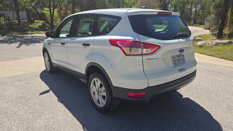 Ford Escape Vehicle Image 4