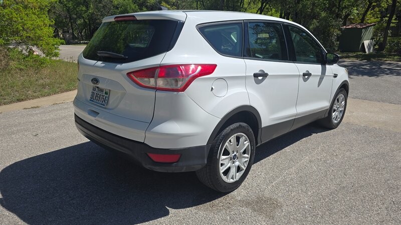 Ford Escape Vehicle Image 6