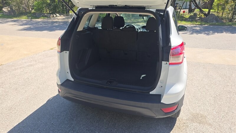 Ford Escape Vehicle Image 13