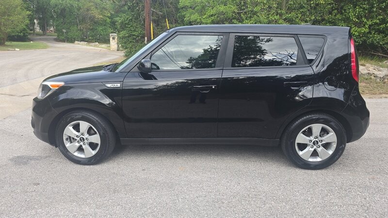 Kia Soul Vehicle Image 3