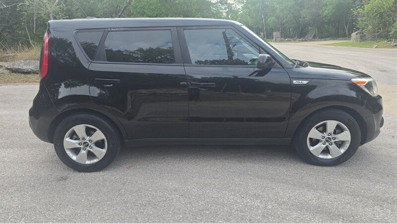 Kia Soul Vehicle Image 7