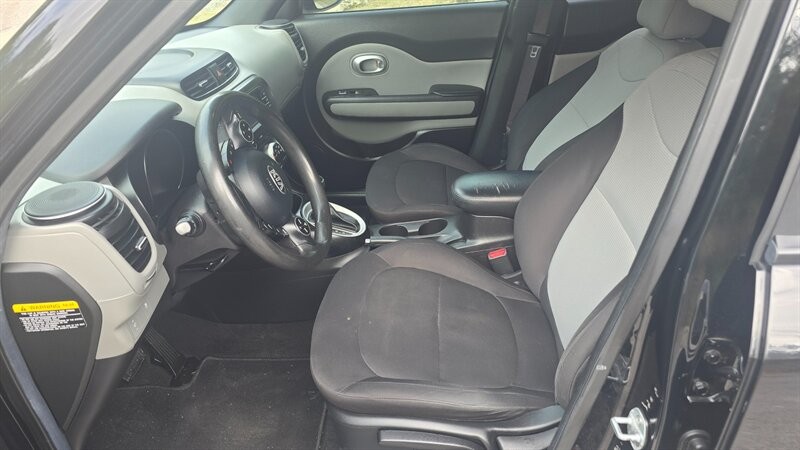 Kia Soul Vehicle Image 10