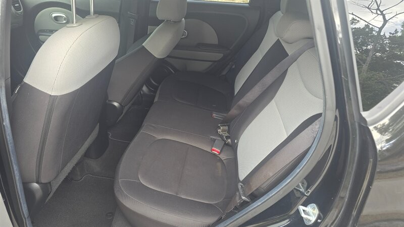 Kia Soul Vehicle Image 11