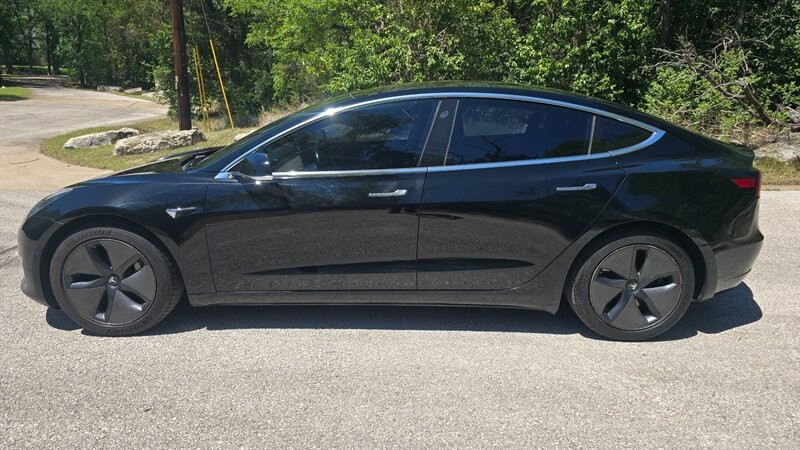 Tesla Model 3 Vehicle Image 3