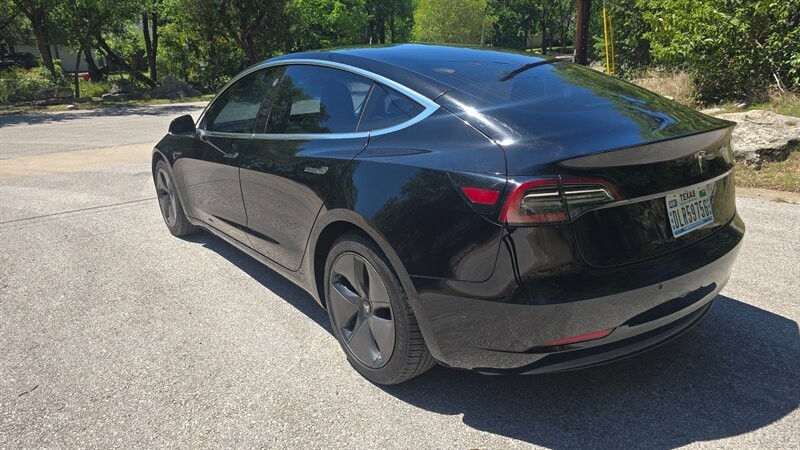 Tesla Model 3 Vehicle Image 4