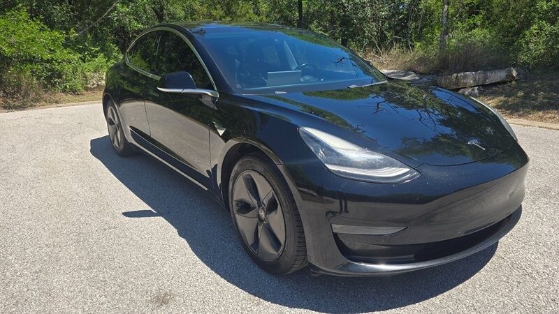 Tesla Model 3 Vehicle Image 8