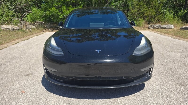 Tesla Model 3 Vehicle Image 9