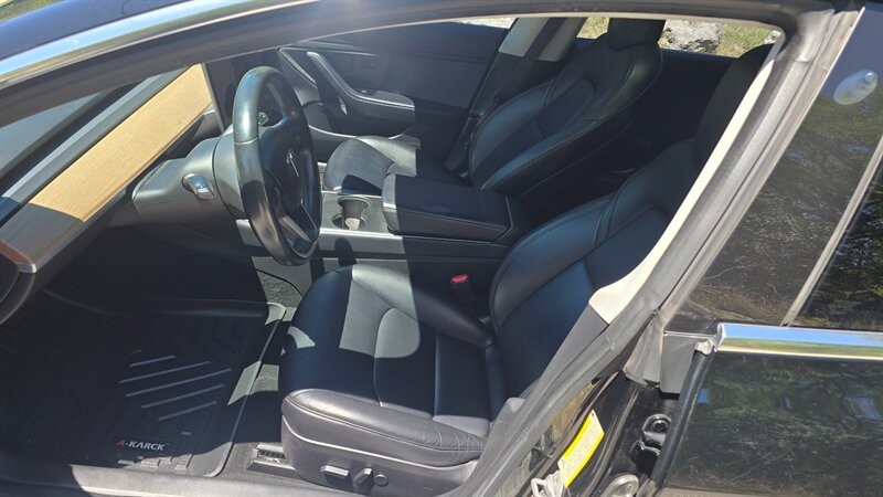 Tesla Model 3 Vehicle Image 10