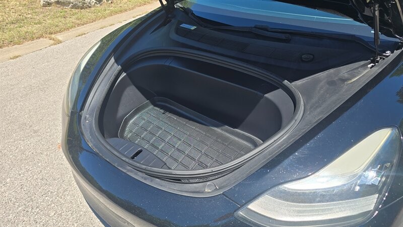 Tesla Model 3 Vehicle Image 14