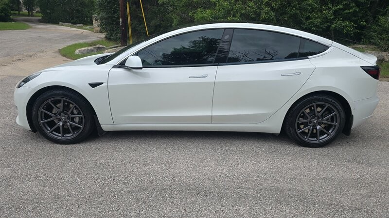 Tesla Model 3 Vehicle Image 2